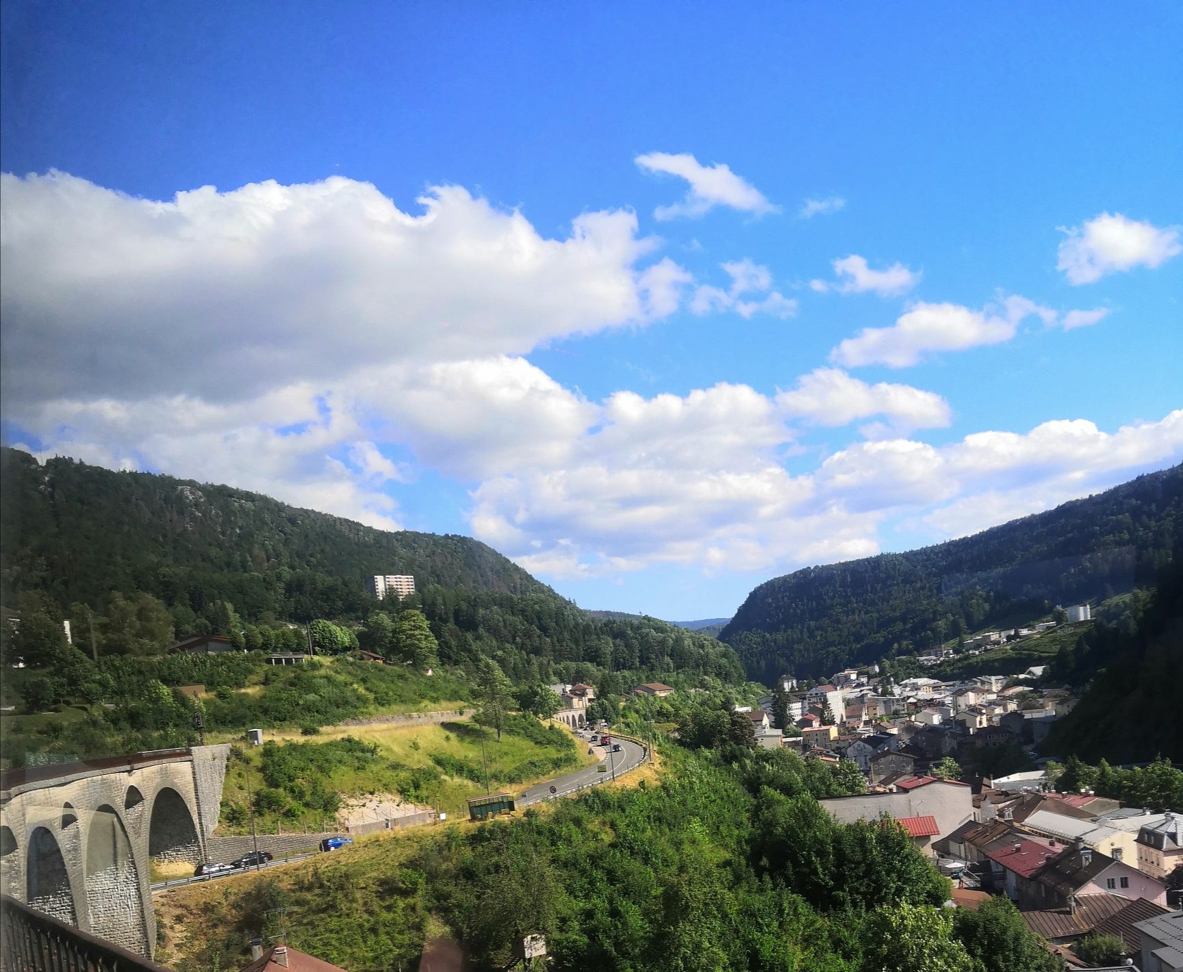 train_des_hirondelle_dans_le_Jura