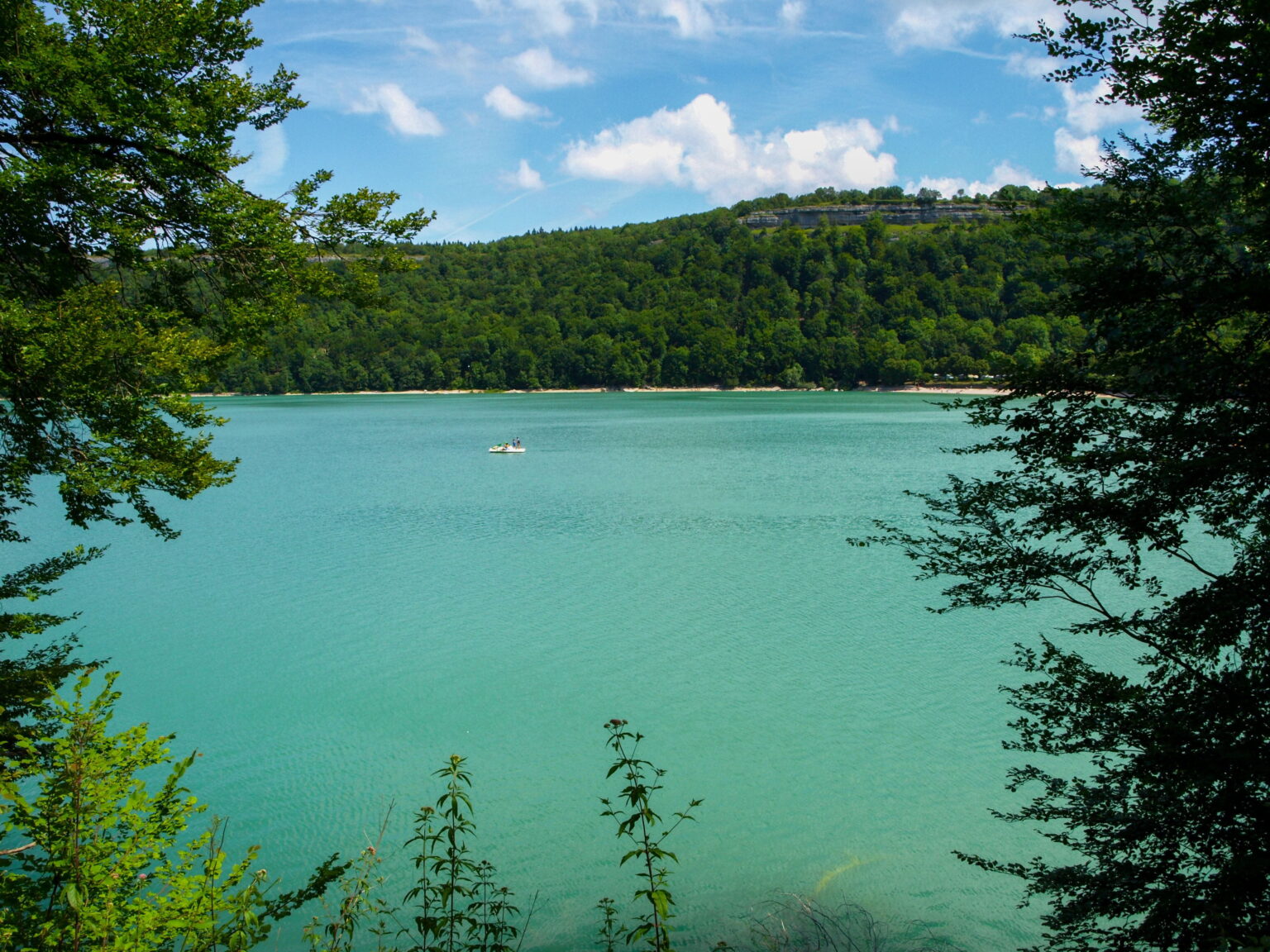 le lac de Vouglans un endroit pour faire du bivouac en Bourgogne-Franche-Comté